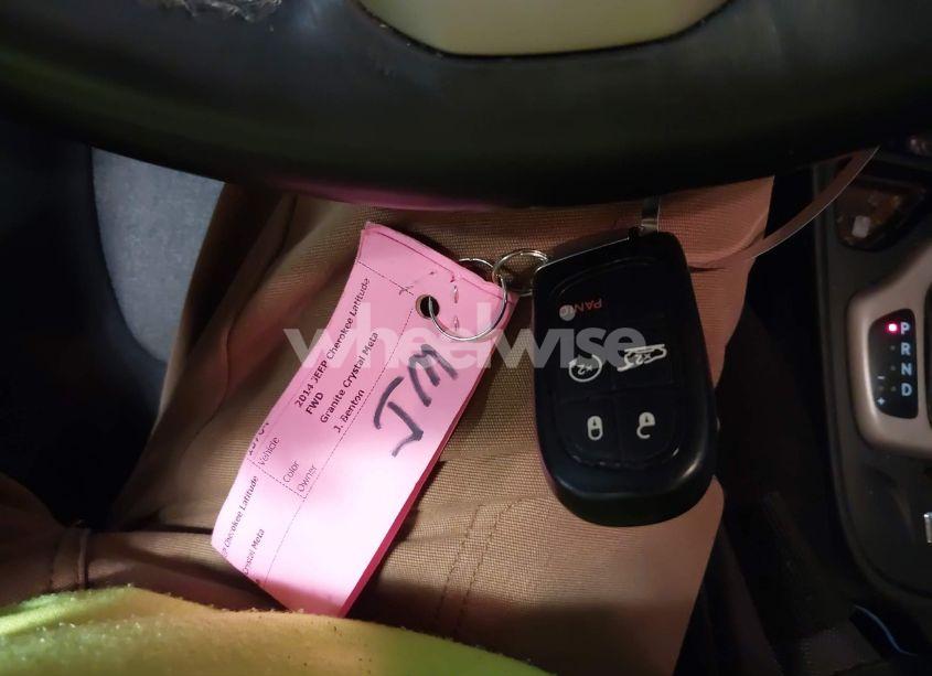 Photo 11 of 2014 Jeep Cherokee LATITUDE (VIN 1C4PJLCB6EW172127)