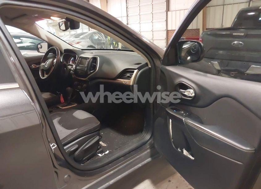 Photo 5 of 2014 Jeep Cherokee LATITUDE (VIN 1C4PJLCB6EW172127)