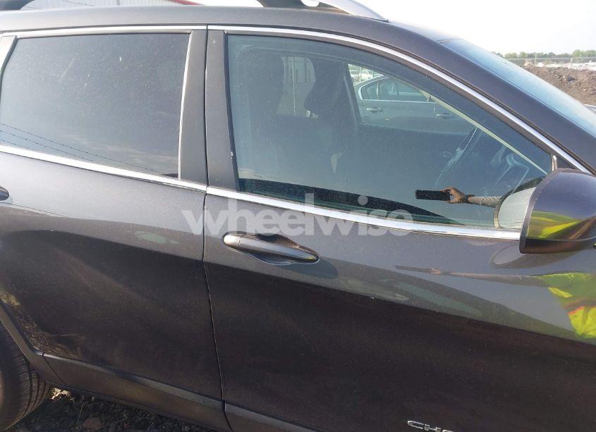 Photo 13 of 2014 Jeep Cherokee LATITUDE (VIN 1C4PJLCB6EW241897)