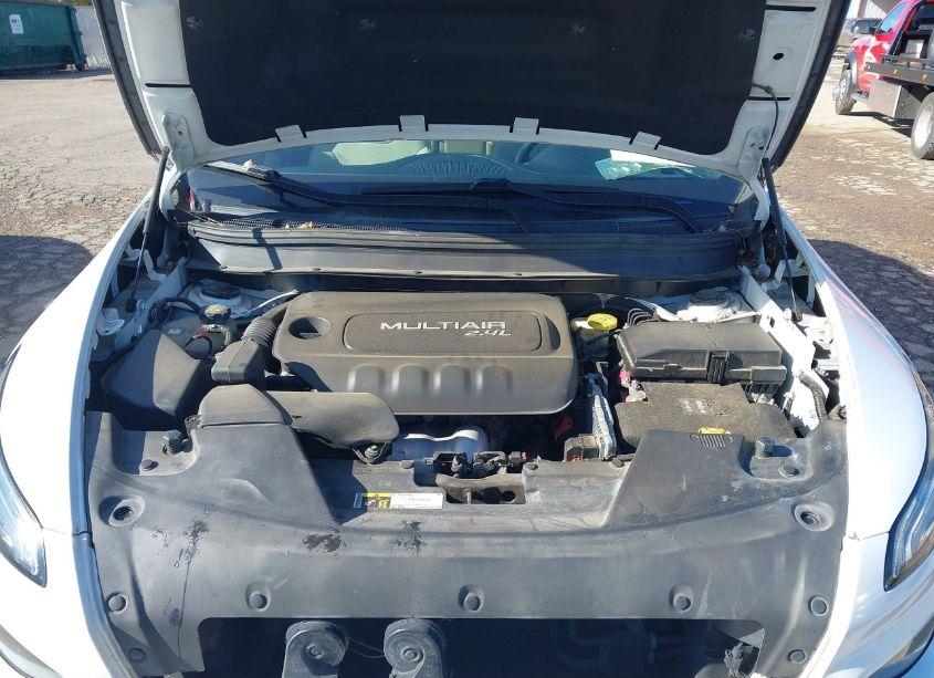 Photo 10 of 2015 Jeep Cherokee LATITUDE (VIN 1C4PJLCB6FW616852)