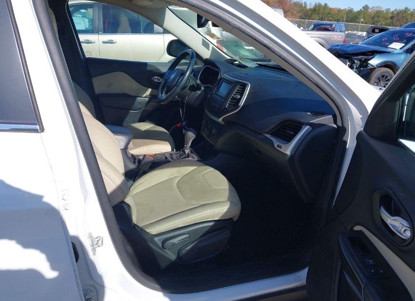 Photo 5 of 2015 Jeep Cherokee LATITUDE (VIN 1C4PJLCB6FW616852)