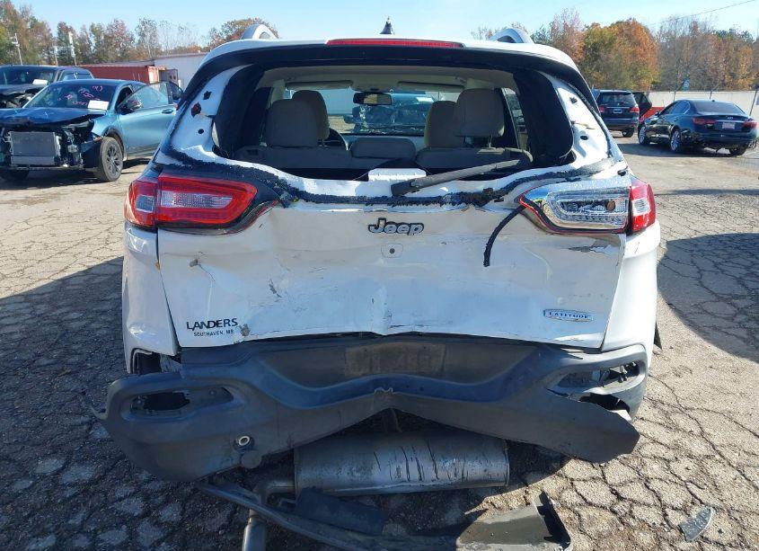 Photo 6 of 2015 Jeep Cherokee LATITUDE (VIN 1C4PJLCB6FW616852)