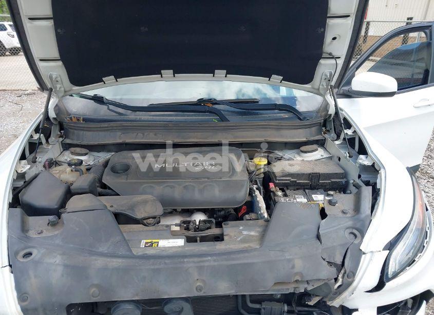 Photo 10 of 2015 Jeep Cherokee LATITUDE ALTITUDE (VIN 1C4PJLCB6FW731208)