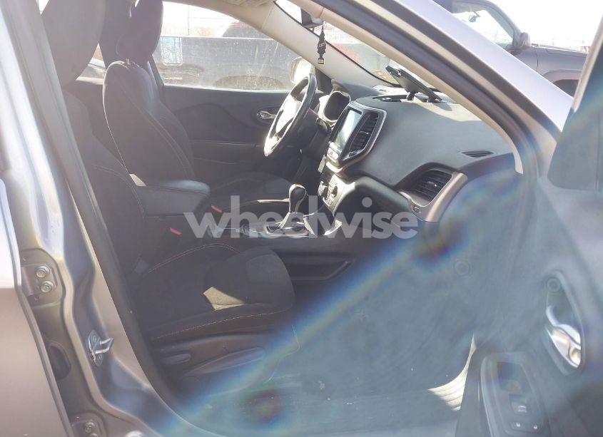 Photo 5 of 2016 Jeep Cherokee LATITUDE (VIN 1C4PJLCB6GW190050)