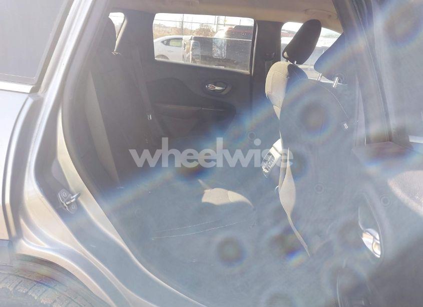 Photo 8 of 2016 Jeep Cherokee LATITUDE (VIN 1C4PJLCB6GW190050)