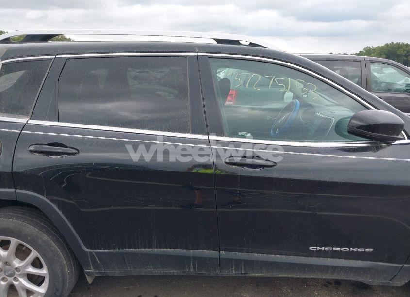 Photo 13 of 2016 Jeep Cherokee LATITUDE (VIN 1C4PJLCB6GW275552)