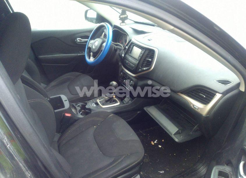 Photo 5 of 2016 Jeep Cherokee LATITUDE (VIN 1C4PJLCB6GW275552)