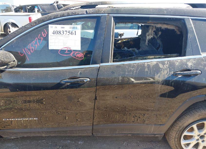 Photo 13 of 2017 Jeep Cherokee LATITUDE FWD (VIN 1C4PJLCB6HD221889)