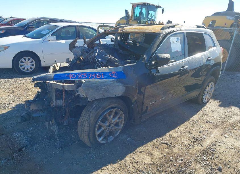 Photo 2 of 2017 Jeep Cherokee LATITUDE FWD (VIN 1C4PJLCB6HD221889)