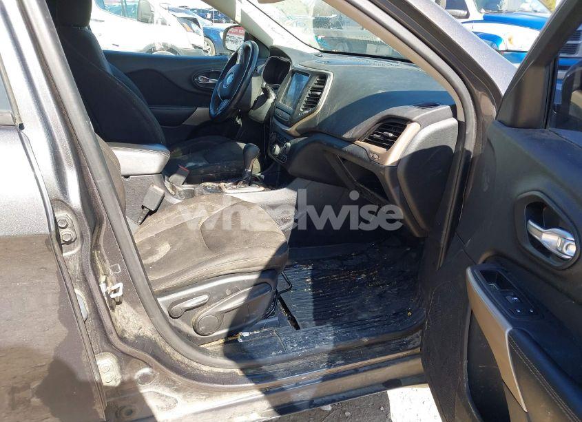 Photo 5 of 2017 Jeep Cherokee LATITUDE FWD (VIN 1C4PJLCB6HD236554)