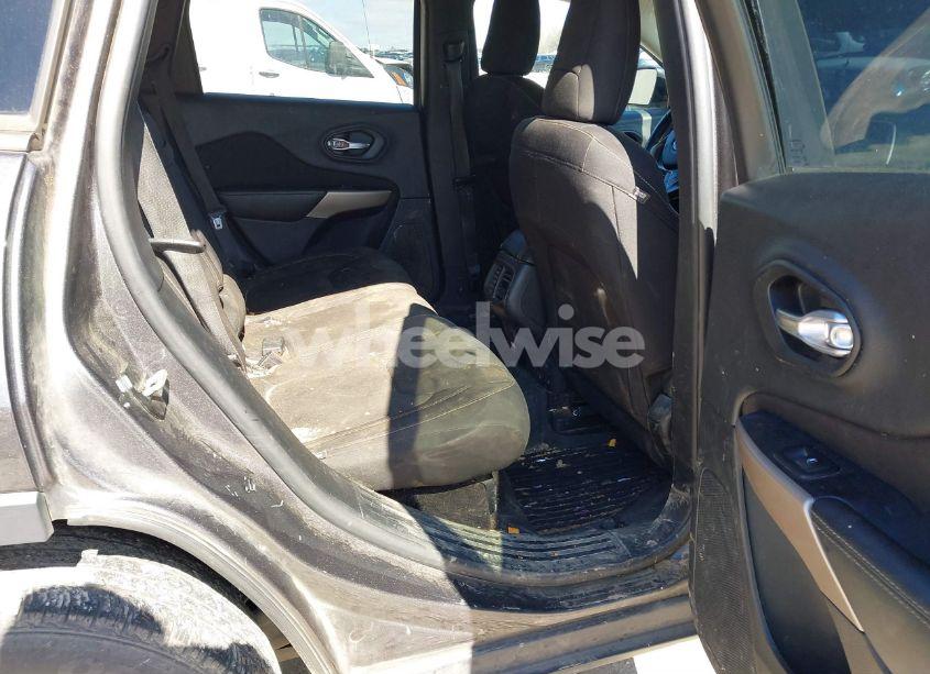 Photo 8 of 2017 Jeep Cherokee LATITUDE FWD (VIN 1C4PJLCB6HD236554)