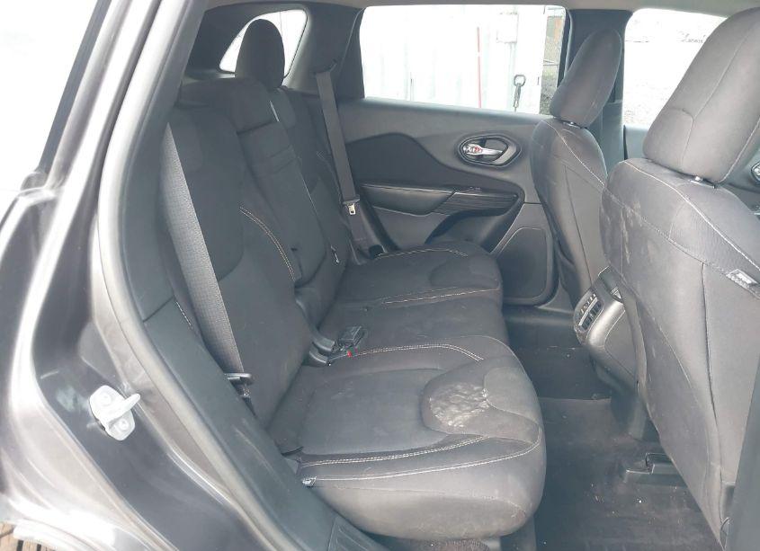 Photo 8 of 2017 Jeep Cherokee LATITUDE FWD (VIN 1C4PJLCB6HW526748)