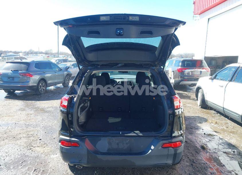 Photo 8 of 2017 Jeep Cherokee LATITUDE FWD (VIN 1C4PJLCB6HW540665)