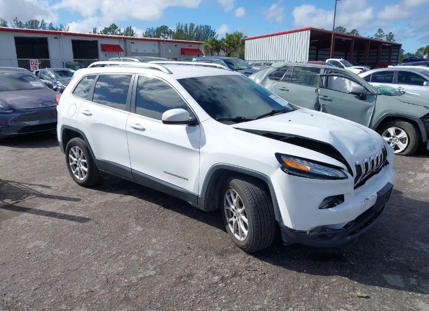 2017 Jeep Cherokee LATITUDE FWD (VIN 1C4PJLCB6HW586917) main photo