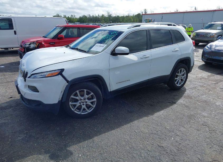 Photo 2 of 2017 Jeep Cherokee LATITUDE FWD (VIN 1C4PJLCB6HW586917)