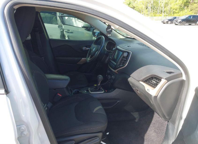 Photo 5 of 2017 Jeep Cherokee LATITUDE FWD (VIN 1C4PJLCB6HW586917)