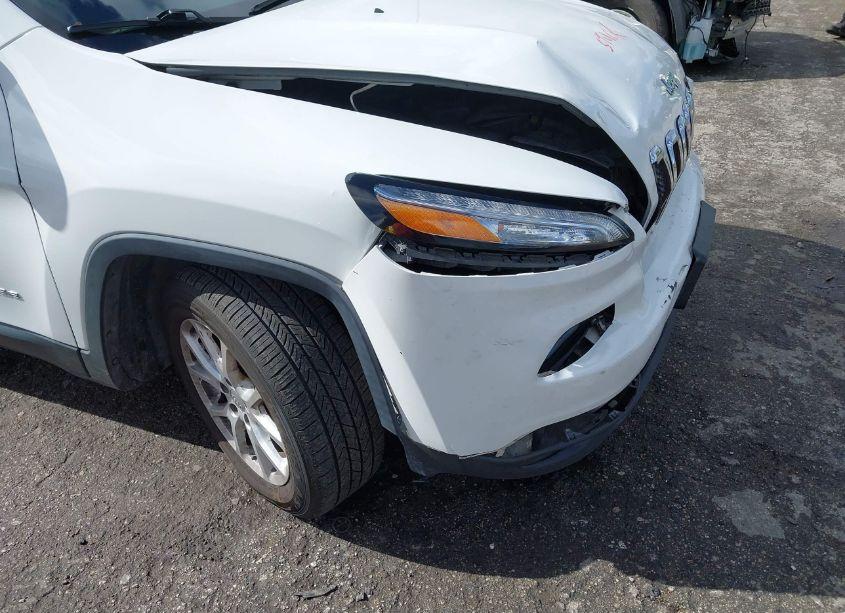 Photo 6 of 2017 Jeep Cherokee LATITUDE FWD (VIN 1C4PJLCB6HW586917)