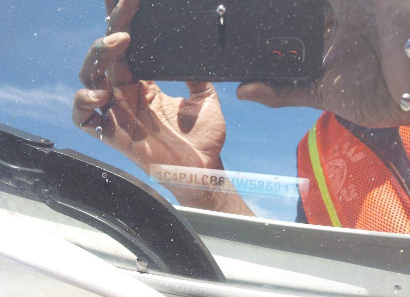 Photo 9 of 2017 Jeep Cherokee LATITUDE FWD (VIN 1C4PJLCB6HW586917)