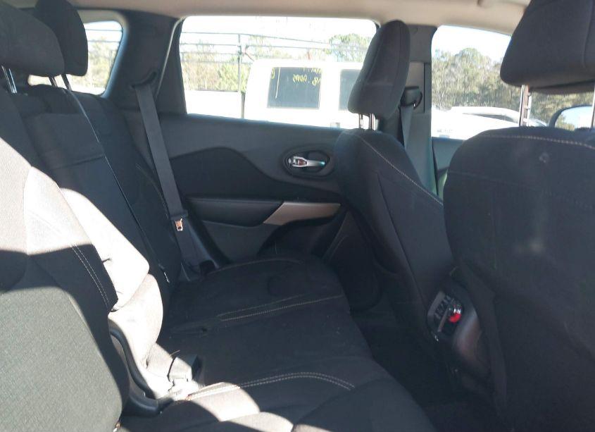 Photo 8 of 2017 Jeep Cherokee LATITUDE FWD (VIN 1C4PJLCB6HW660594)