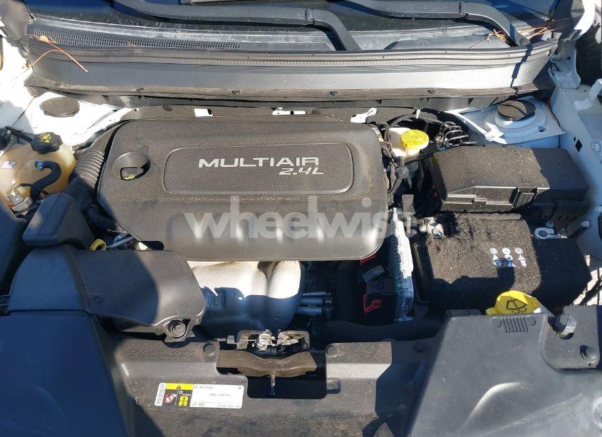 Photo 10 of 2018 Jeep Cherokee LATITUDE FWD (VIN 1C4PJLCB6JD553353)