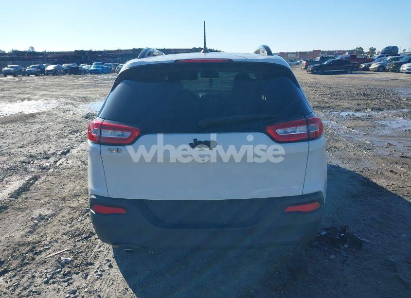 Photo 16 of 2018 Jeep Cherokee LATITUDE FWD (VIN 1C4PJLCB6JD553353)