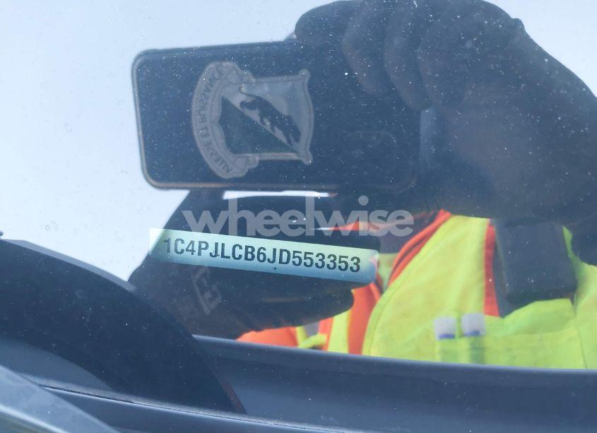 Photo 9 of 2018 Jeep Cherokee LATITUDE FWD (VIN 1C4PJLCB6JD553353)