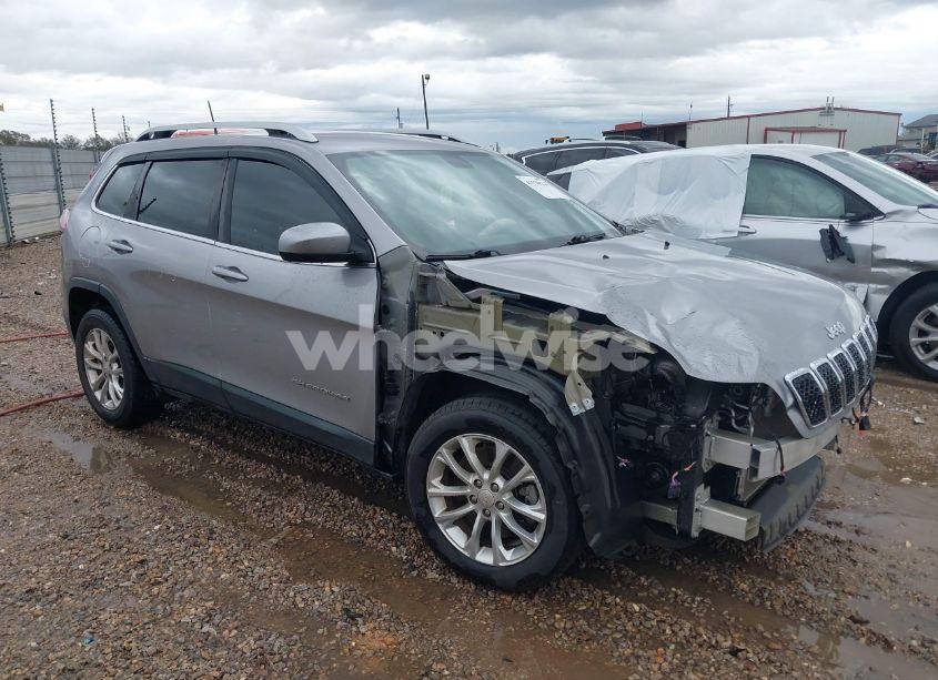 2019 Jeep Cherokee LATITUDE FWD (VIN 1C4PJLCB6KD114770) main photo