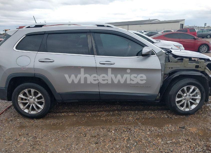 Photo 14 of 2019 Jeep Cherokee LATITUDE FWD (VIN 1C4PJLCB6KD114770)
