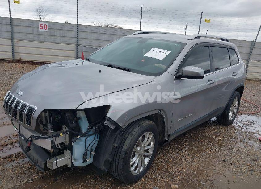 Photo 2 of 2019 Jeep Cherokee LATITUDE FWD (VIN 1C4PJLCB6KD114770)