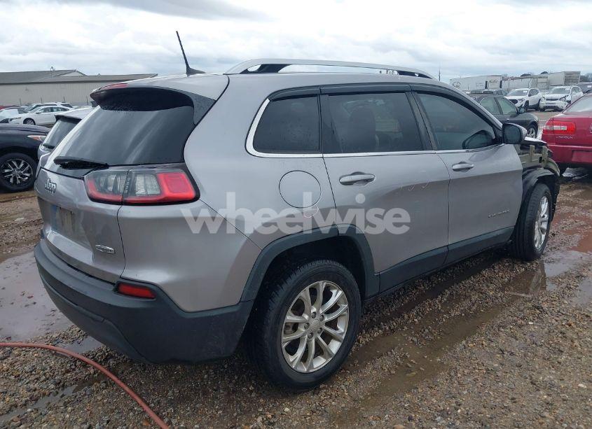 Photo 4 of 2019 Jeep Cherokee LATITUDE FWD (VIN 1C4PJLCB6KD114770)
