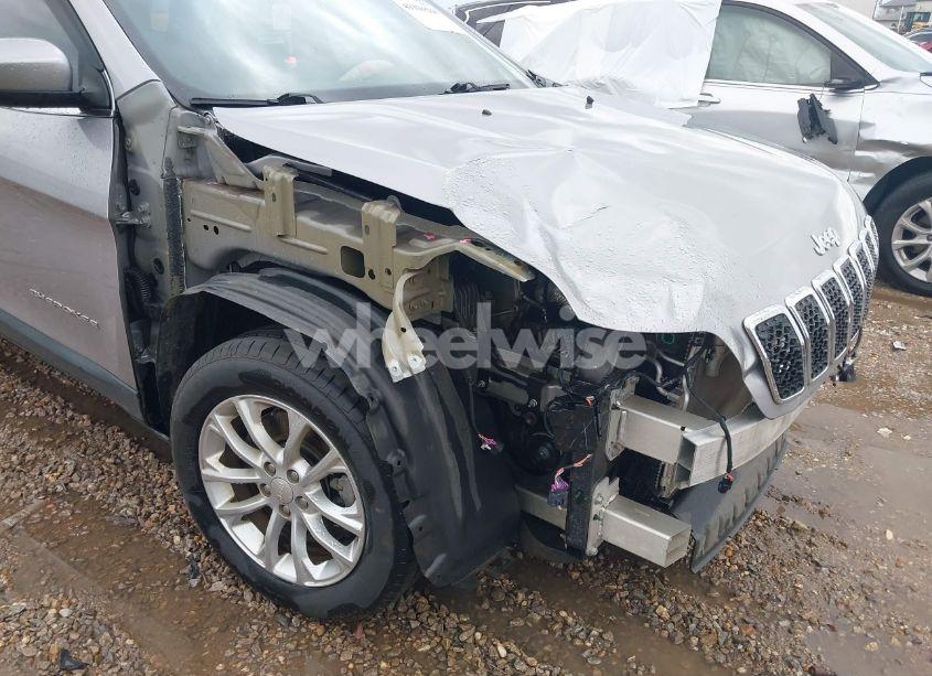 Photo 6 of 2019 Jeep Cherokee LATITUDE FWD (VIN 1C4PJLCB6KD114770)