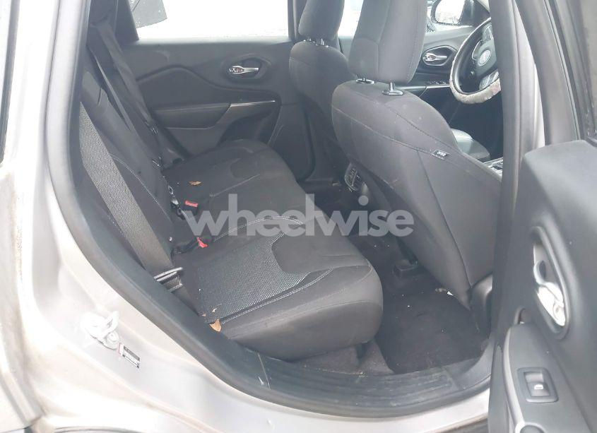Photo 8 of 2019 Jeep Cherokee LATITUDE FWD (VIN 1C4PJLCB6KD114770)