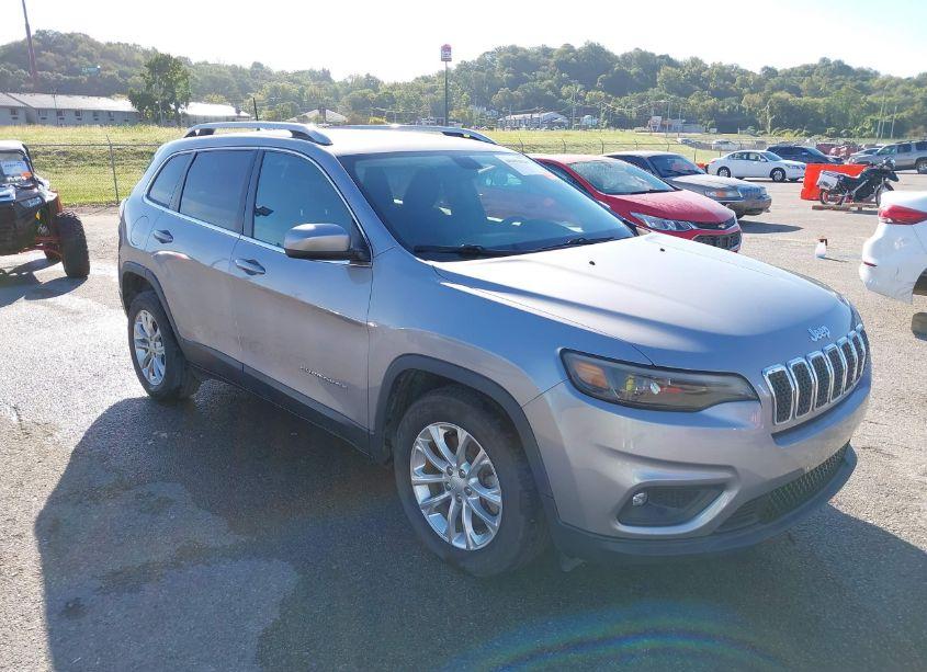 2019 Jeep Cherokee LATITUDE FWD (VIN 1C4PJLCB6KD175553) main photo