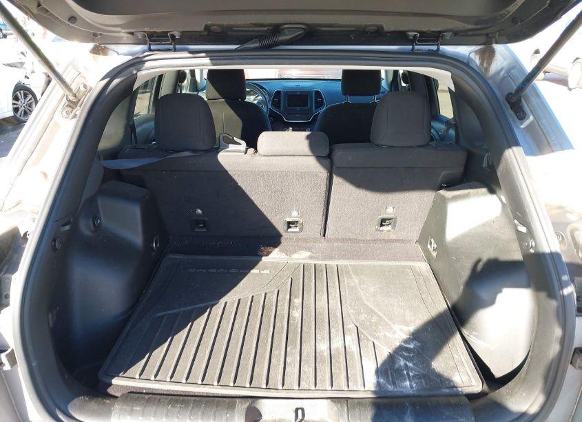 Photo 17 of 2019 Jeep Cherokee LATITUDE FWD (VIN 1C4PJLCB6KD175553)