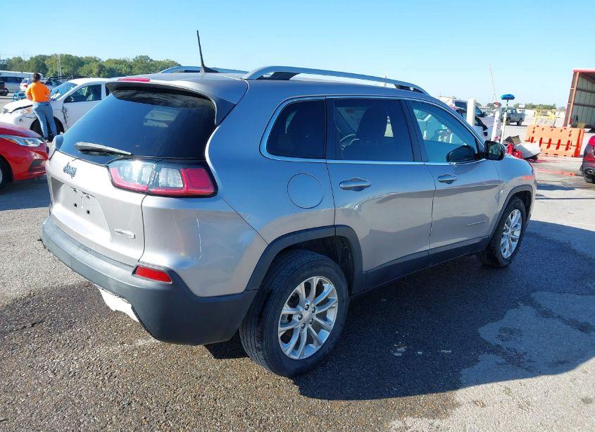 Photo 4 of 2019 Jeep Cherokee LATITUDE FWD (VIN 1C4PJLCB6KD175553)