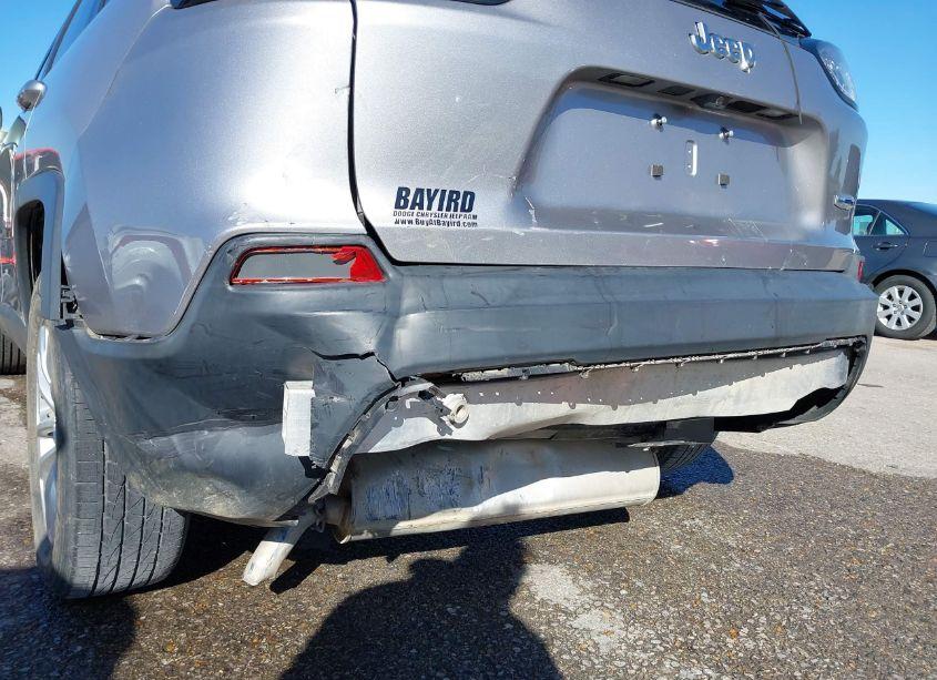 Photo 6 of 2019 Jeep Cherokee LATITUDE FWD (VIN 1C4PJLCB6KD175553)