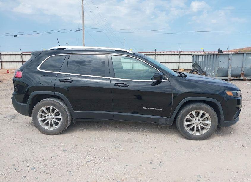 Photo 13 of 2019 Jeep Cherokee LATITUDE FWD (VIN 1C4PJLCB6KD248906)