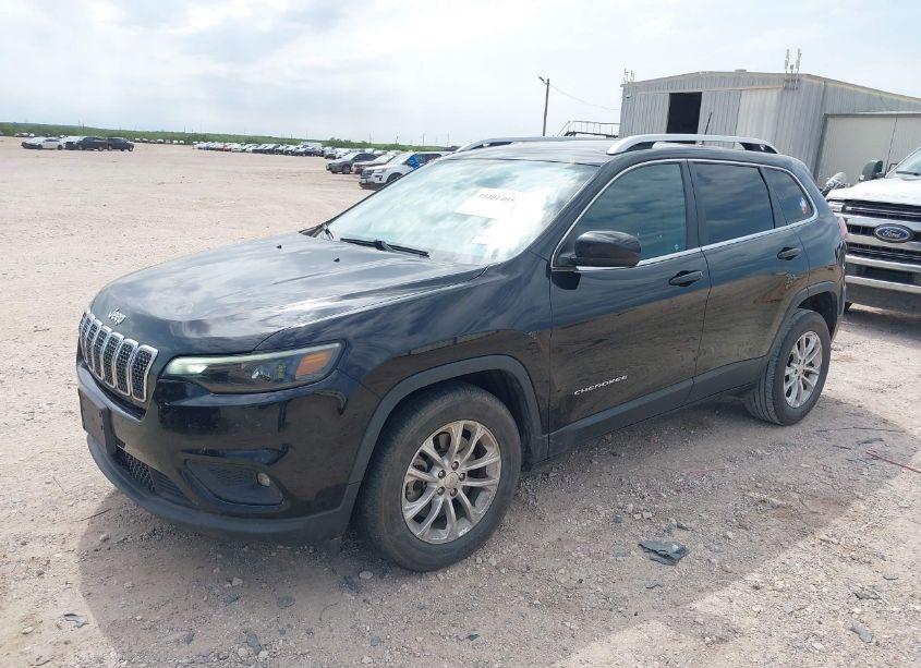 Photo 2 of 2019 Jeep Cherokee LATITUDE FWD (VIN 1C4PJLCB6KD248906)