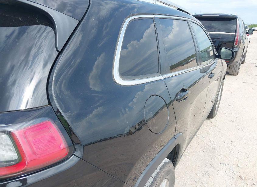 Photo 21 of 2019 Jeep Cherokee LATITUDE FWD (VIN 1C4PJLCB6KD248906)