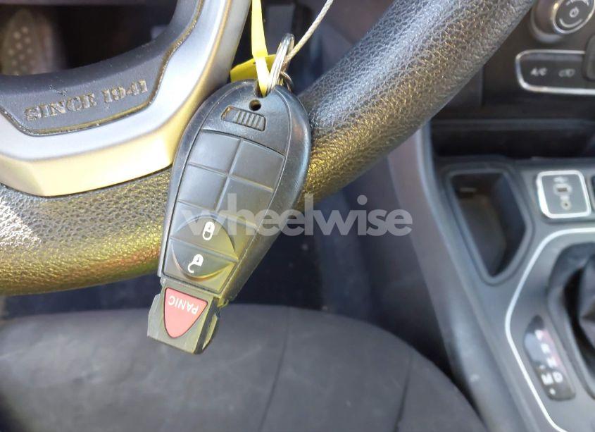 Photo 11 of 2019 Jeep Cherokee LATITUDE FWD (VIN 1C4PJLCB6KD373470)