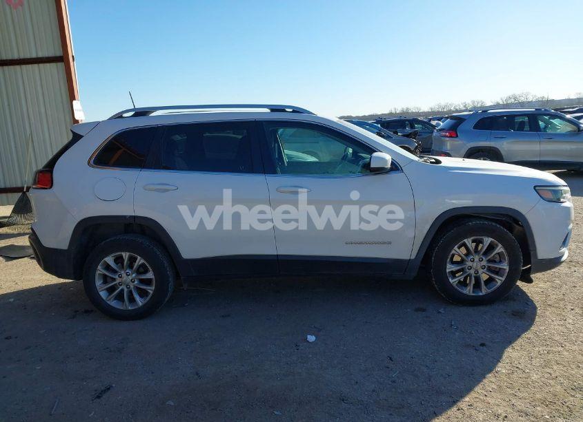Photo 13 of 2019 Jeep Cherokee LATITUDE FWD (VIN 1C4PJLCB6KD373470)