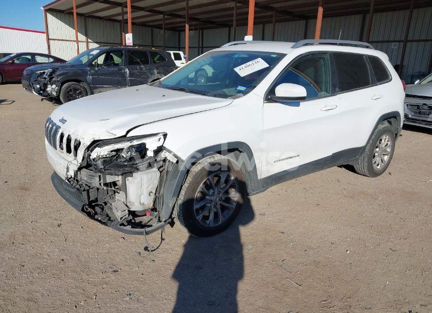 Photo 2 of 2019 Jeep Cherokee LATITUDE FWD (VIN 1C4PJLCB6KD373470)