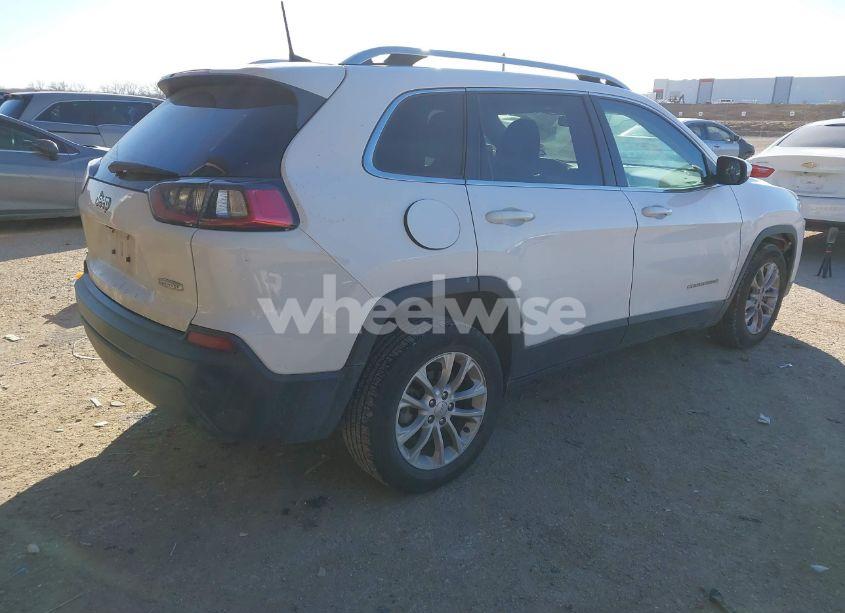 Photo 4 of 2019 Jeep Cherokee LATITUDE FWD (VIN 1C4PJLCB6KD373470)