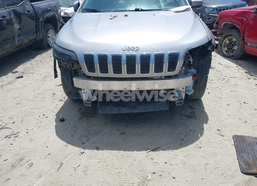 Photo 6 of 2020 Jeep Cherokee LATITUDE FWD (VIN 1C4PJLCB6LD582449)