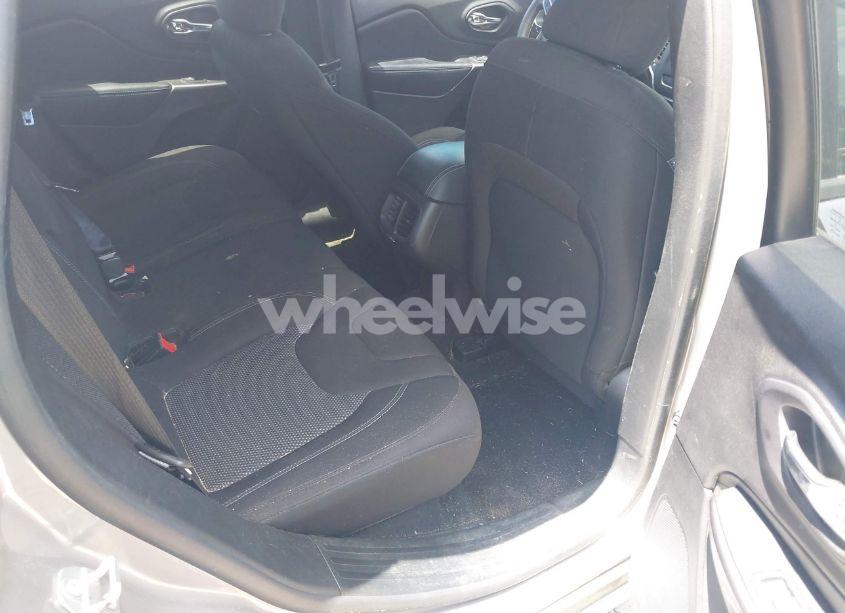 Photo 8 of 2020 Jeep Cherokee LATITUDE FWD (VIN 1C4PJLCB6LD582449)