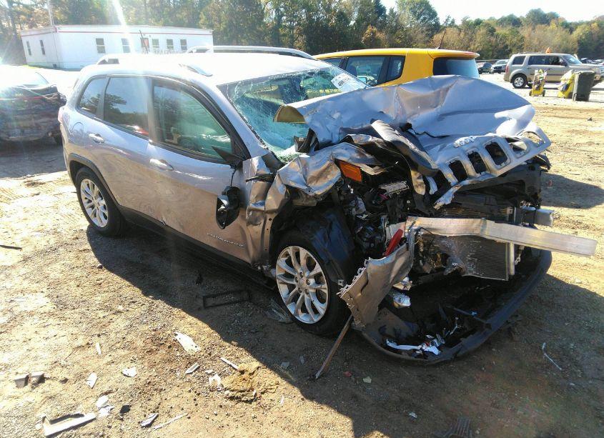 2020 Jeep Cherokee LATITUDE FWD (VIN 1C4PJLCB6LD653326) main photo