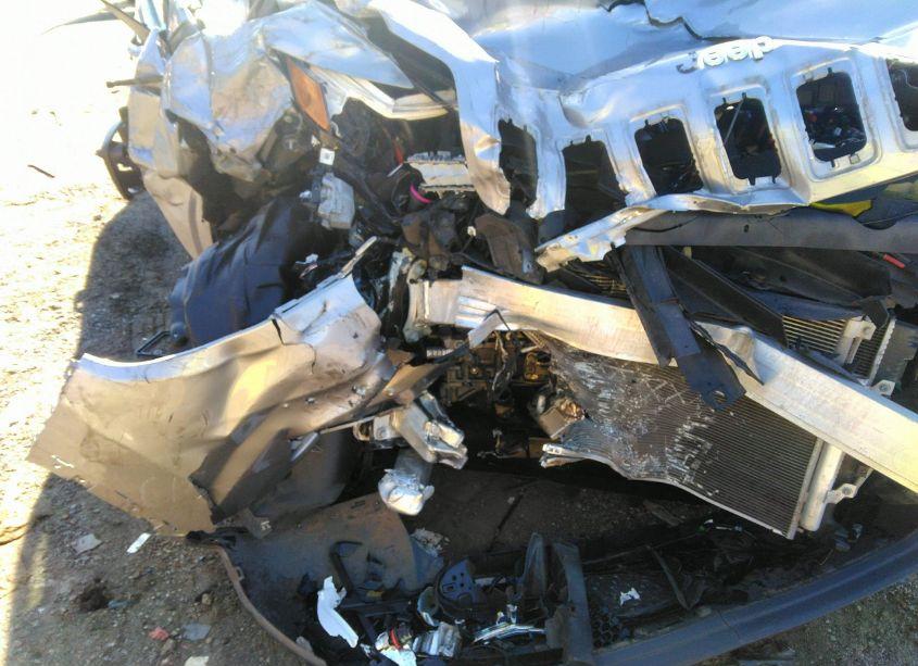 Photo 6 of 2020 Jeep Cherokee LATITUDE FWD (VIN 1C4PJLCB6LD653326)