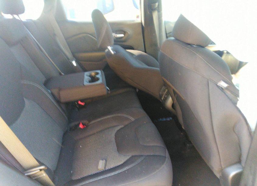 Photo 8 of 2020 Jeep Cherokee LATITUDE FWD (VIN 1C4PJLCB6LD653326)