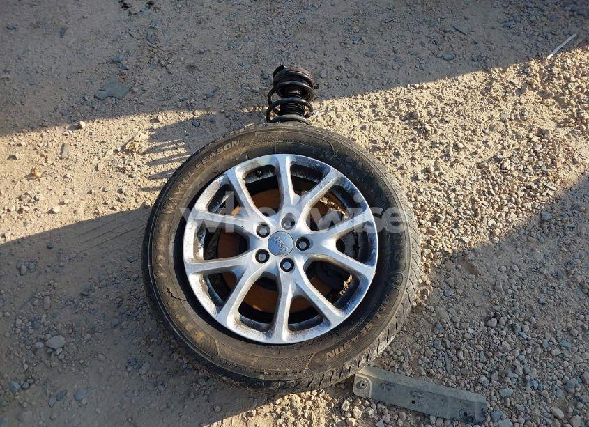 Photo 12 of 2014 Jeep Cherokee LATITUDE (VIN 1C4PJLCB7EW273788)