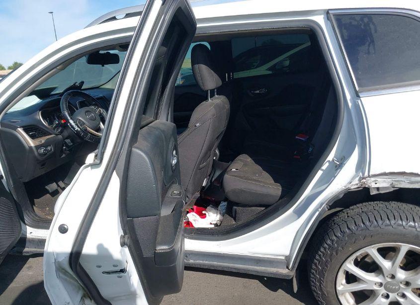 Photo 8 of 2015 Jeep Cherokee LATITUDE (VIN 1C4PJLCB7FW656843)